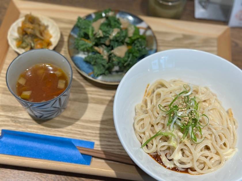 春がパンなら梅雨の麺祭り